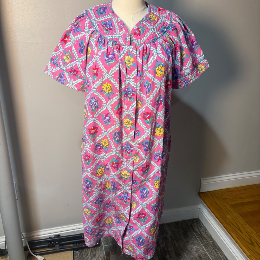 Vtg Movie Star Pink Floral Duster Robe Pearl Snap Front Quilted Housecoat Sz M
